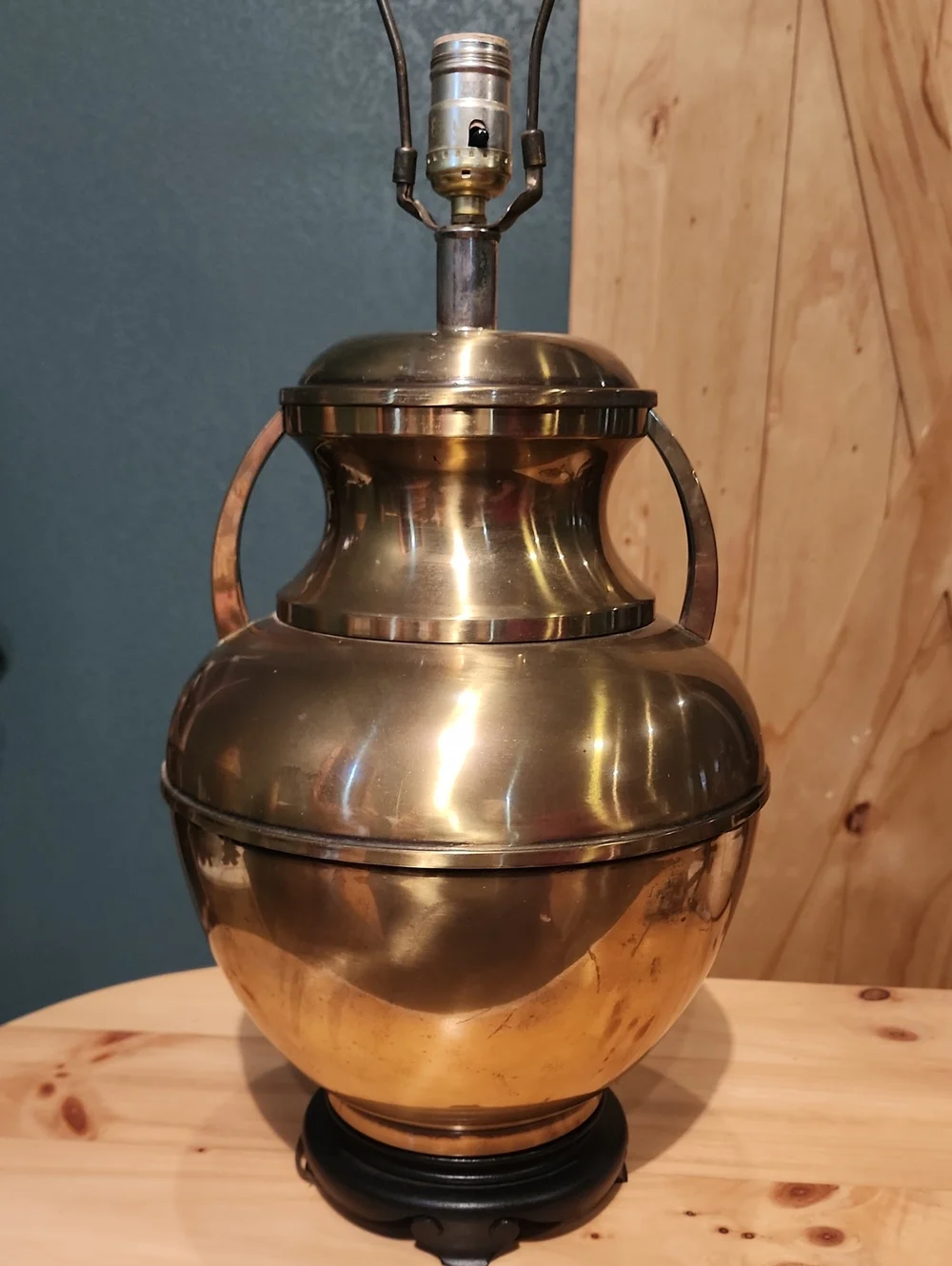 Chinoiserie Large Sculptural Brass Urn Table Lamp with Handles, 1970s